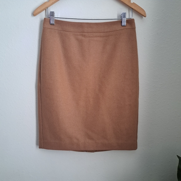 J. Crew Beige The Pencil Skirt 100% Wool Lined Straight Career Size 4 Career - Picture 1 of 8